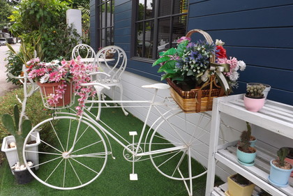 店頭の花自転車